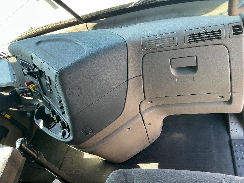 Sleeper Tractor-Heavy Duty Tractors-Freightliner-2019-Cascadia 12564ST-Fontana-CA-459,523\n\t\tmiles-$ 55,750 - Image 14