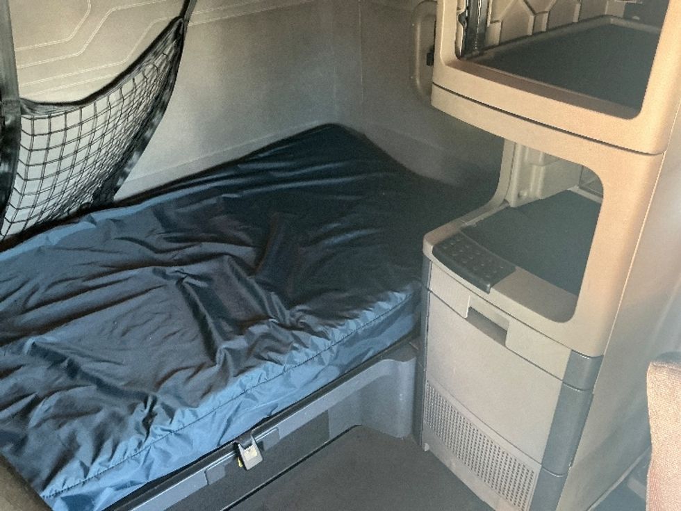 Sleeper Tractor-Heavy Duty Tractors-Freightliner-2019-Cascadia 12564ST-Fontana-CA-459,523\n\t\tmiles-$ 55,750 - Image 17