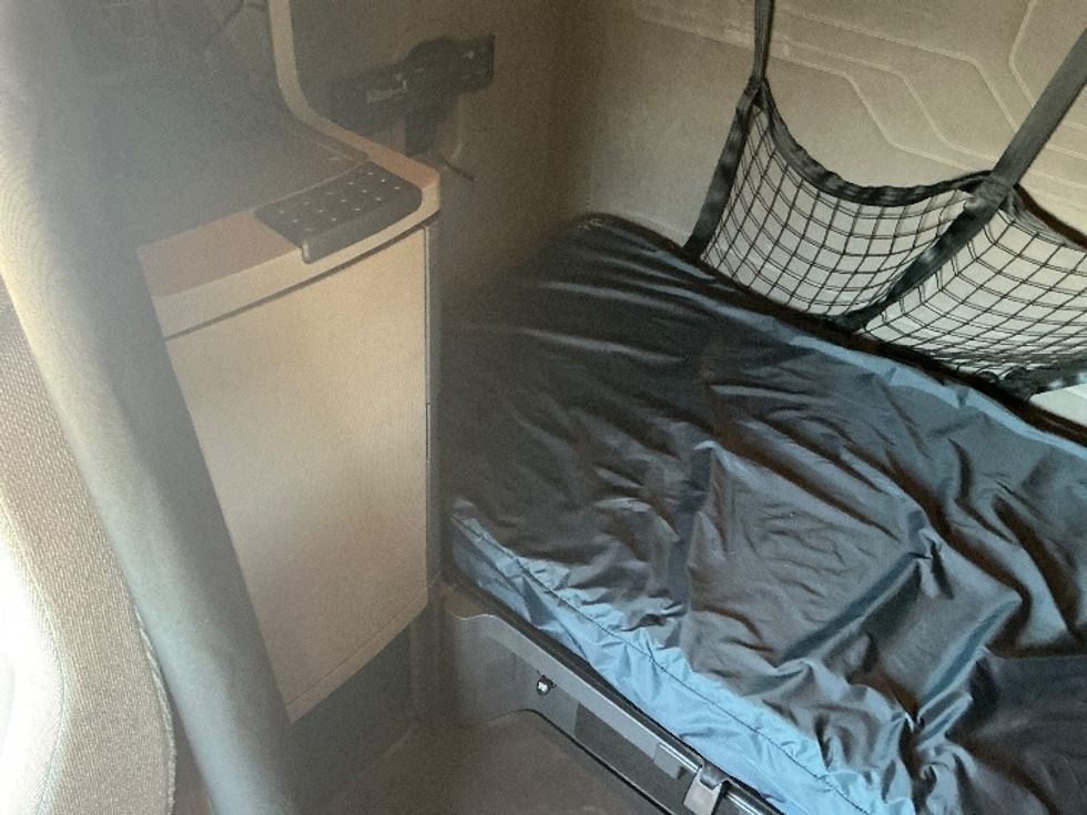 Sleeper Tractor-Heavy Duty Tractors-Freightliner-2019-Cascadia 12564ST-Fontana-CA-459,523\n\t\tmiles-$ 55,750 - Image 18