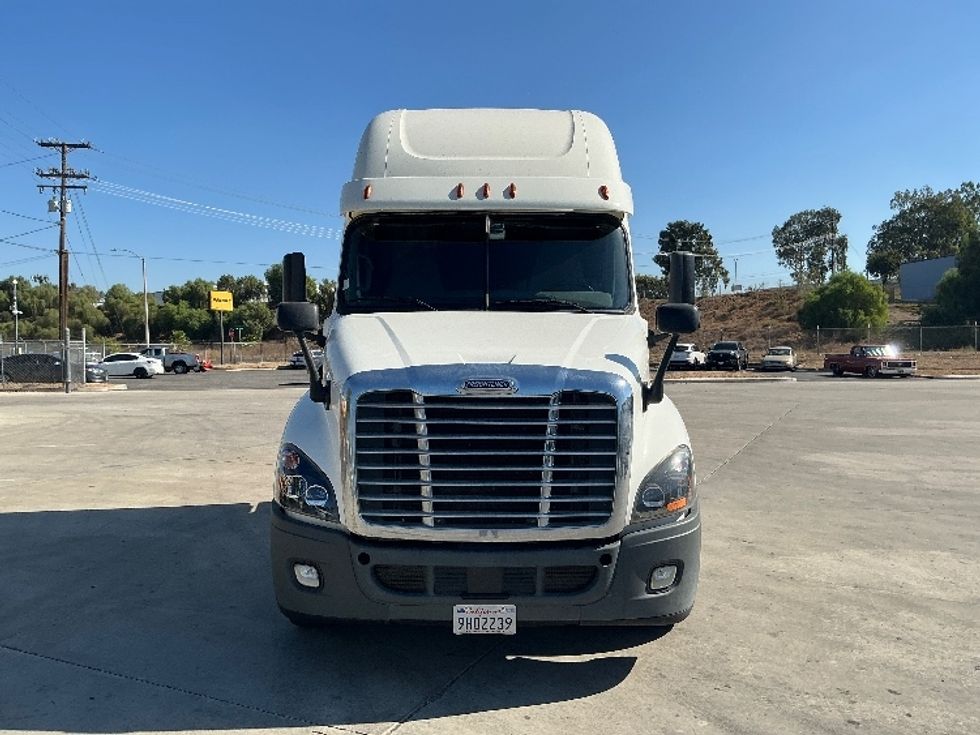 Sleeper Tractor-Heavy Duty Tractors-Freightliner-2019-Cascadia 12564ST-Fontana-CA-459,523\n\t\tmiles-$ 55,750 - Image 2