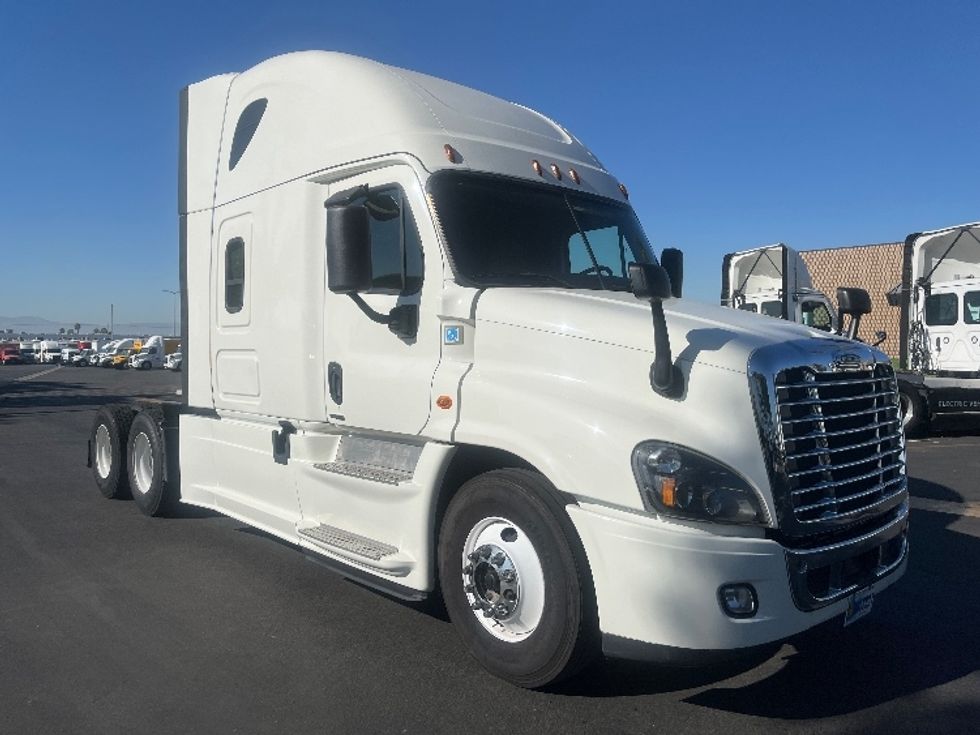 Sleeper Tractor-Heavy Duty Tractors-Freightliner-2019-Cascadia 12564ST-Fontana-CA-460,670\n\t\tmiles-$ 60,000 - Image 1