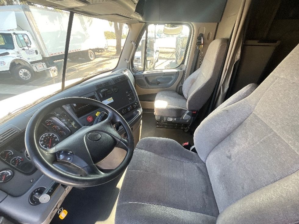 Sleeper Tractor-Heavy Duty Tractors-Freightliner-2019-Cascadia 12564ST-Fontana-CA-460,670\n\t\tmiles-$ 60,000 - Image 10