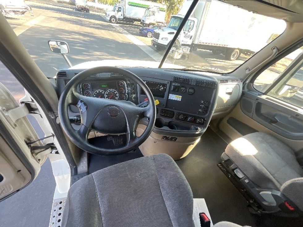Sleeper Tractor-Heavy Duty Tractors-Freightliner-2019-Cascadia 12564ST-Fontana-CA-460,670\n\t\tmiles-$ 60,000 - Image 11