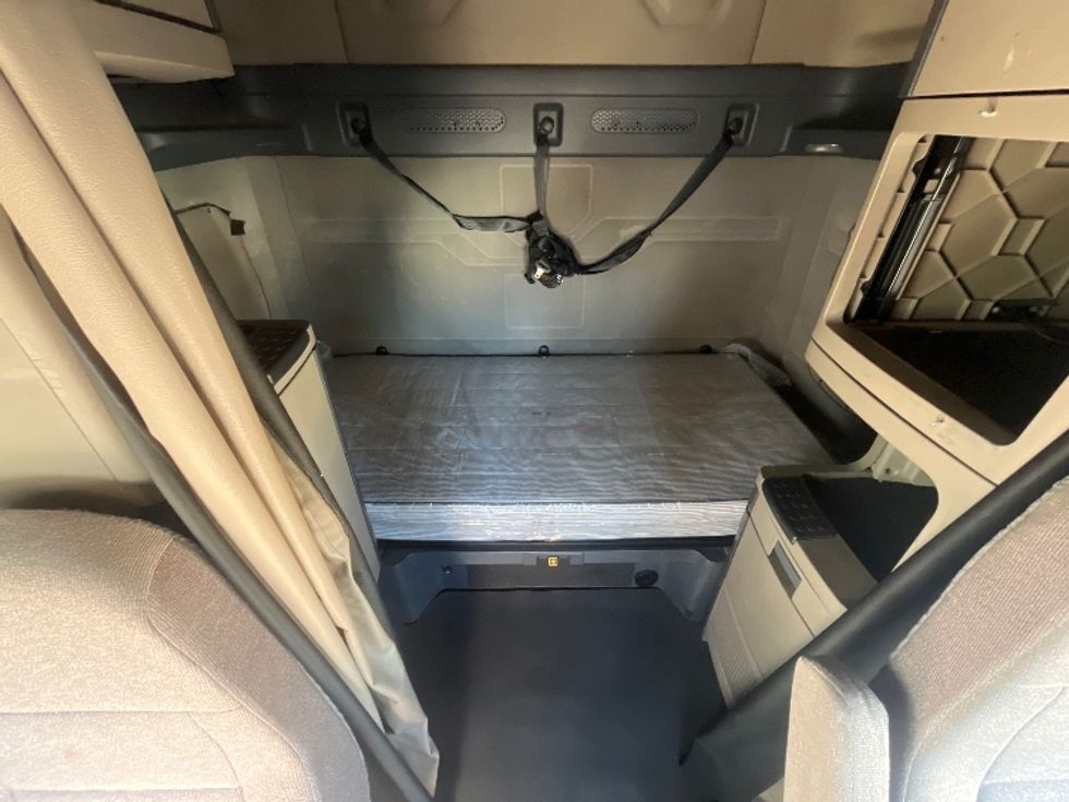 Sleeper Tractor-Heavy Duty Tractors-Freightliner-2019-Cascadia 12564ST-Fontana-CA-460,670\n\t\tmiles-$ 60,000 - Image 16