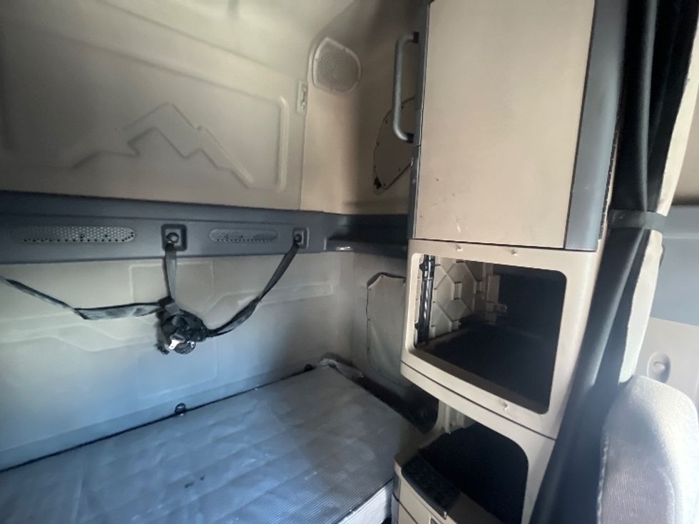 Sleeper Tractor-Heavy Duty Tractors-Freightliner-2019-Cascadia 12564ST-Fontana-CA-460,670\n\t\tmiles-$ 60,000 - Image 18