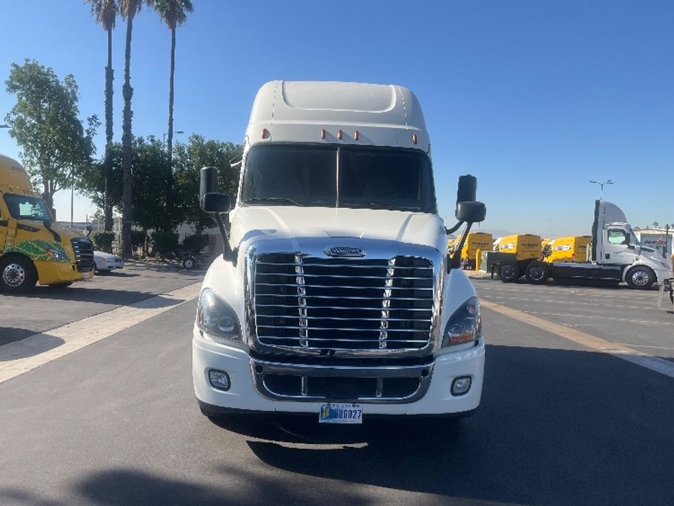 Sleeper Tractor-Heavy Duty Tractors-Freightliner-2019-Cascadia 12564ST-Fontana-CA-460,670\n\t\tmiles-$ 60,000 - Image 2