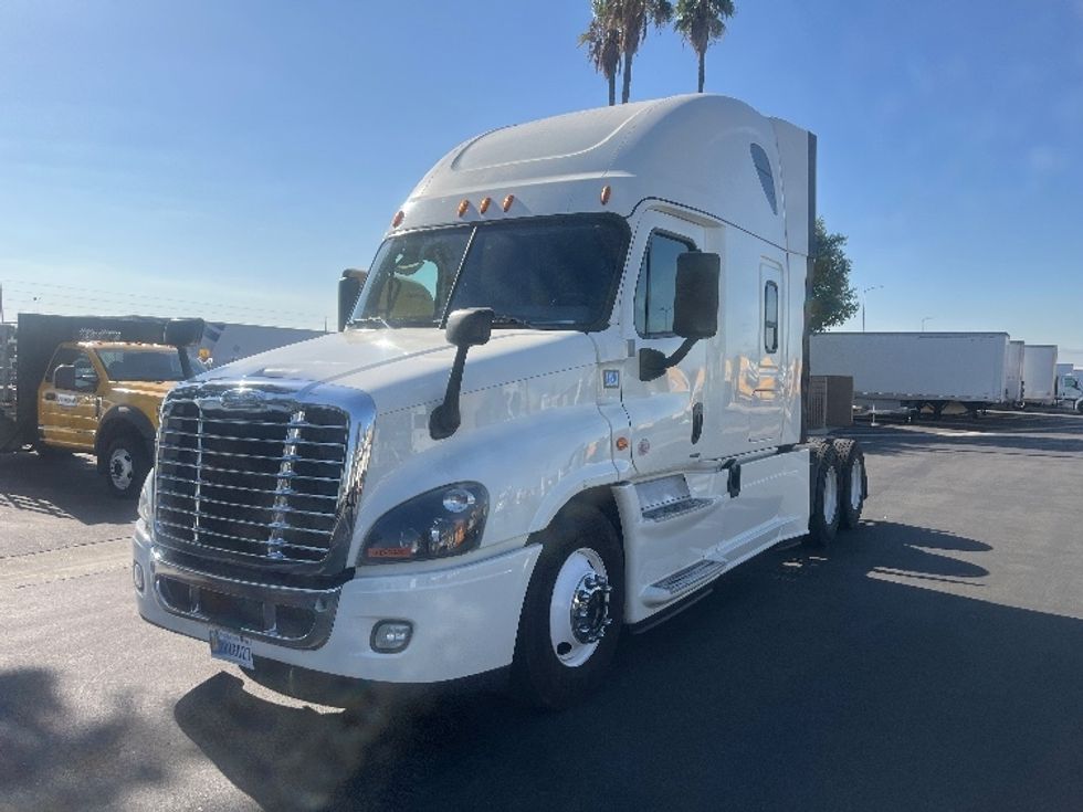 Sleeper Tractor-Heavy Duty Tractors-Freightliner-2019-Cascadia 12564ST-Fontana-CA-460,670\n\t\tmiles-$ 60,000 - Image 3