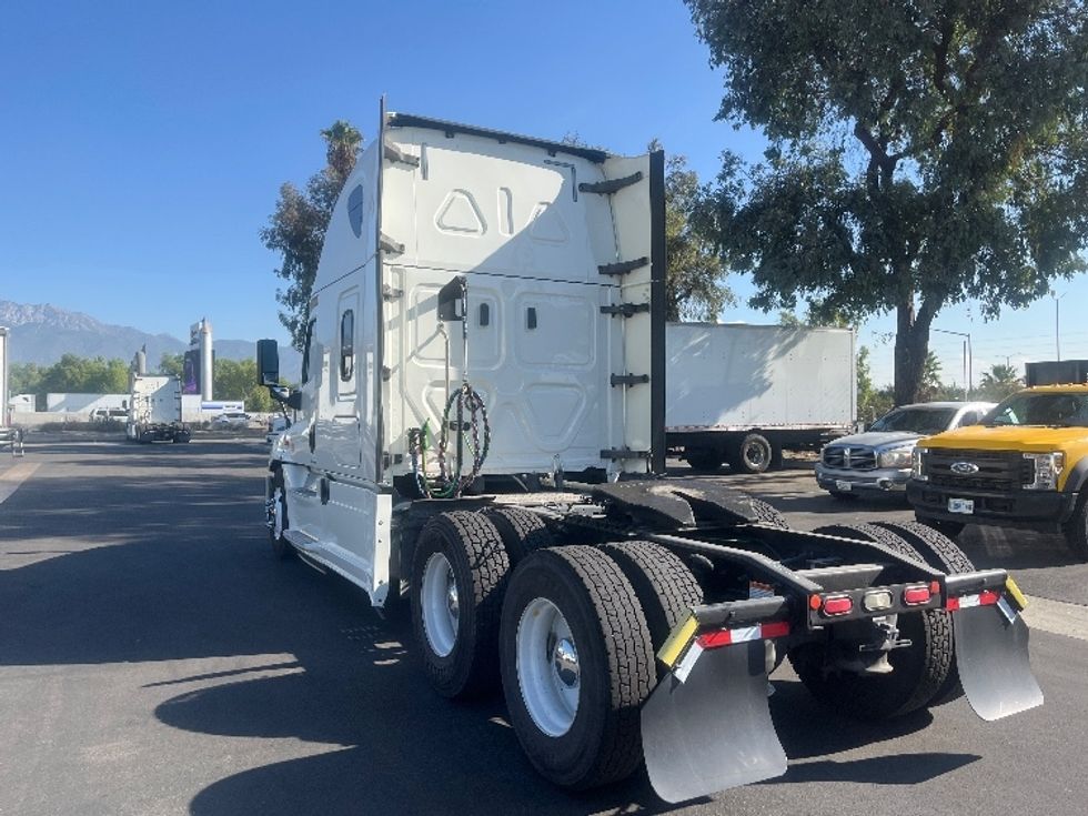 Sleeper Tractor-Heavy Duty Tractors-Freightliner-2019-Cascadia 12564ST-Fontana-CA-460,670\n\t\tmiles-$ 60,000 - Image 5