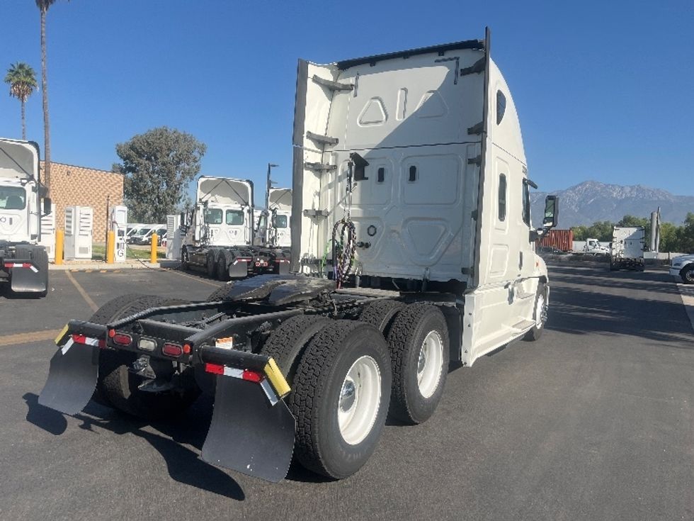 Sleeper Tractor-Heavy Duty Tractors-Freightliner-2019-Cascadia 12564ST-Fontana-CA-460,670\n\t\tmiles-$ 60,000 - Image 7