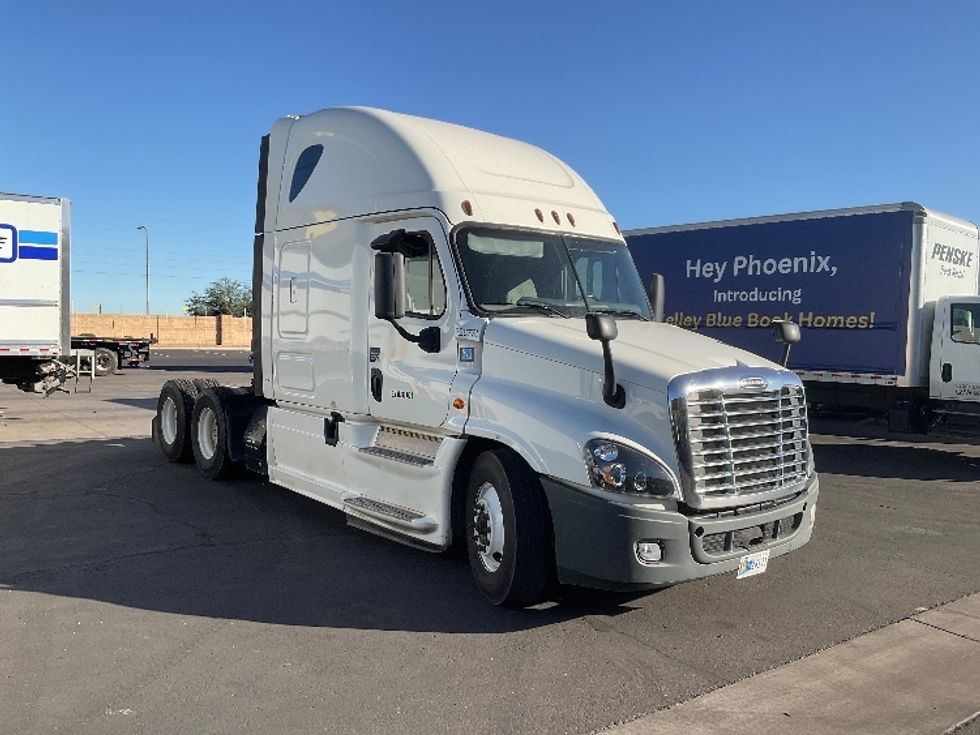 Sleeper Tractor-Heavy Duty Tractors-Freightliner-2019-Cascadia 12564ST-Fontana-CA-665,554\n\t\tmiles-$ 42,000 - Image 1