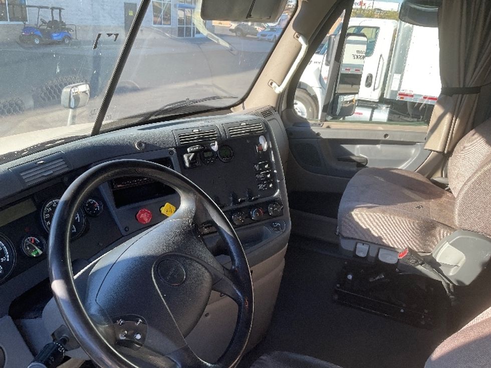 Sleeper Tractor-Heavy Duty Tractors-Freightliner-2019-Cascadia 12564ST-Fontana-CA-665,554\n\t\tmiles-$ 42,000 - Image 10