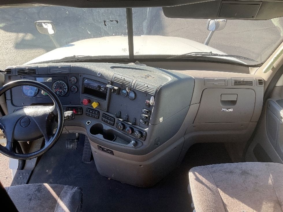 Sleeper Tractor-Heavy Duty Tractors-Freightliner-2019-Cascadia 12564ST-Fontana-CA-665,554\n\t\tmiles-$ 42,000 - Image 12