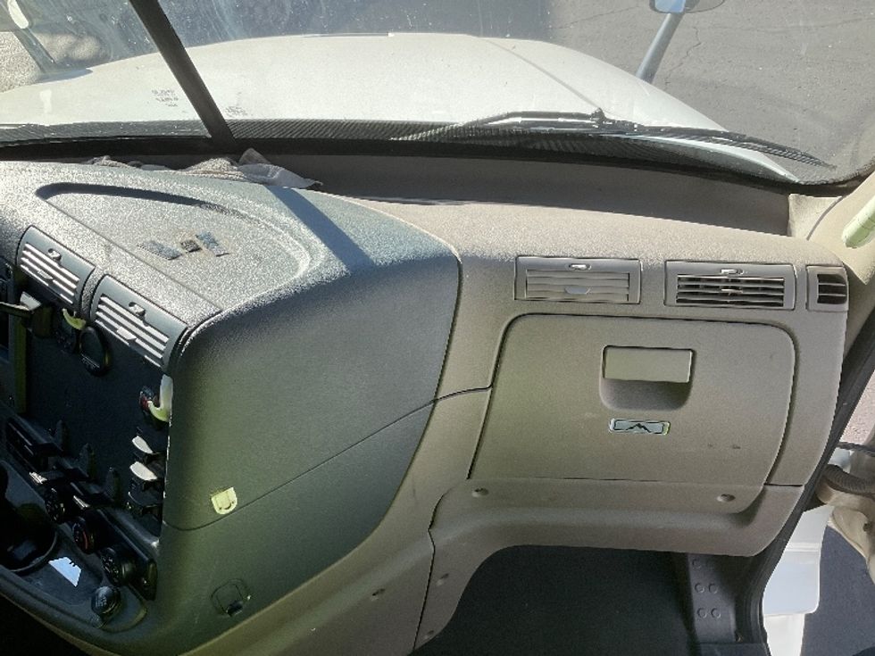 Sleeper Tractor-Heavy Duty Tractors-Freightliner-2019-Cascadia 12564ST-Fontana-CA-665,554\n\t\tmiles-$ 42,000 - Image 14