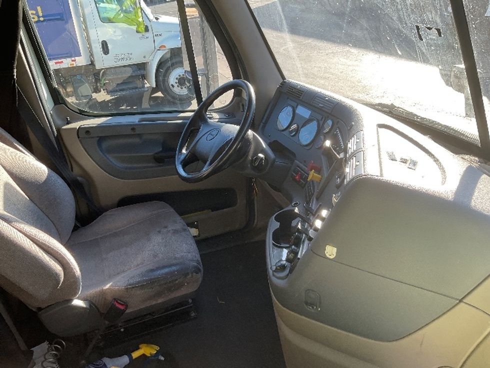 Sleeper Tractor-Heavy Duty Tractors-Freightliner-2019-Cascadia 12564ST-Fontana-CA-665,554\n\t\tmiles-$ 42,000 - Image 15