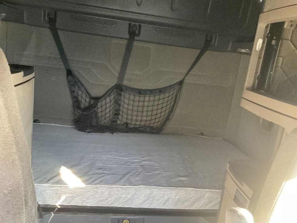 Sleeper Tractor-Heavy Duty Tractors-Freightliner-2019-Cascadia 12564ST-Fontana-CA-665,554\n\t\tmiles-$ 42,000 - Image 16