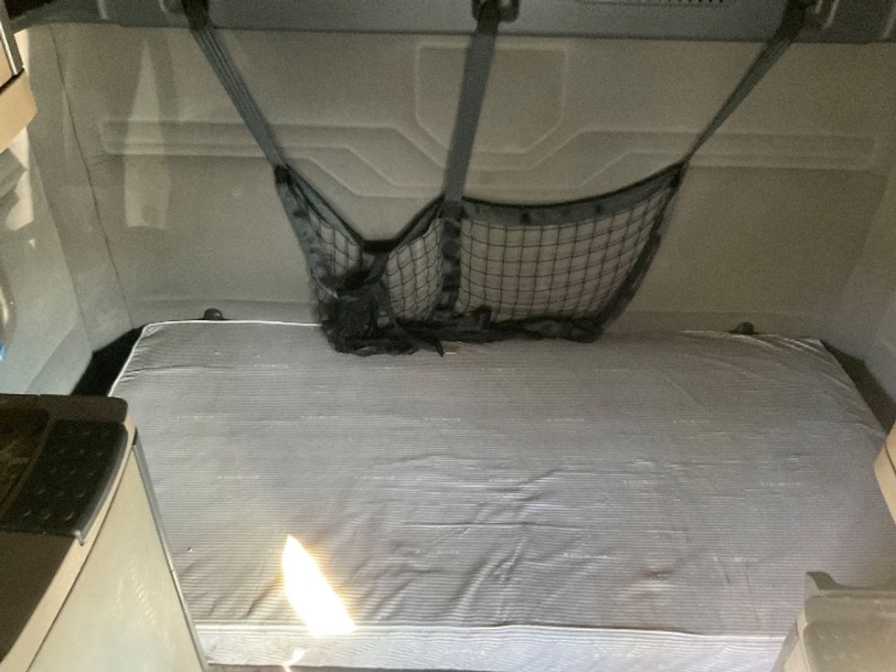 Sleeper Tractor-Heavy Duty Tractors-Freightliner-2019-Cascadia 12564ST-Fontana-CA-665,554\n\t\tmiles-$ 42,000 - Image 17