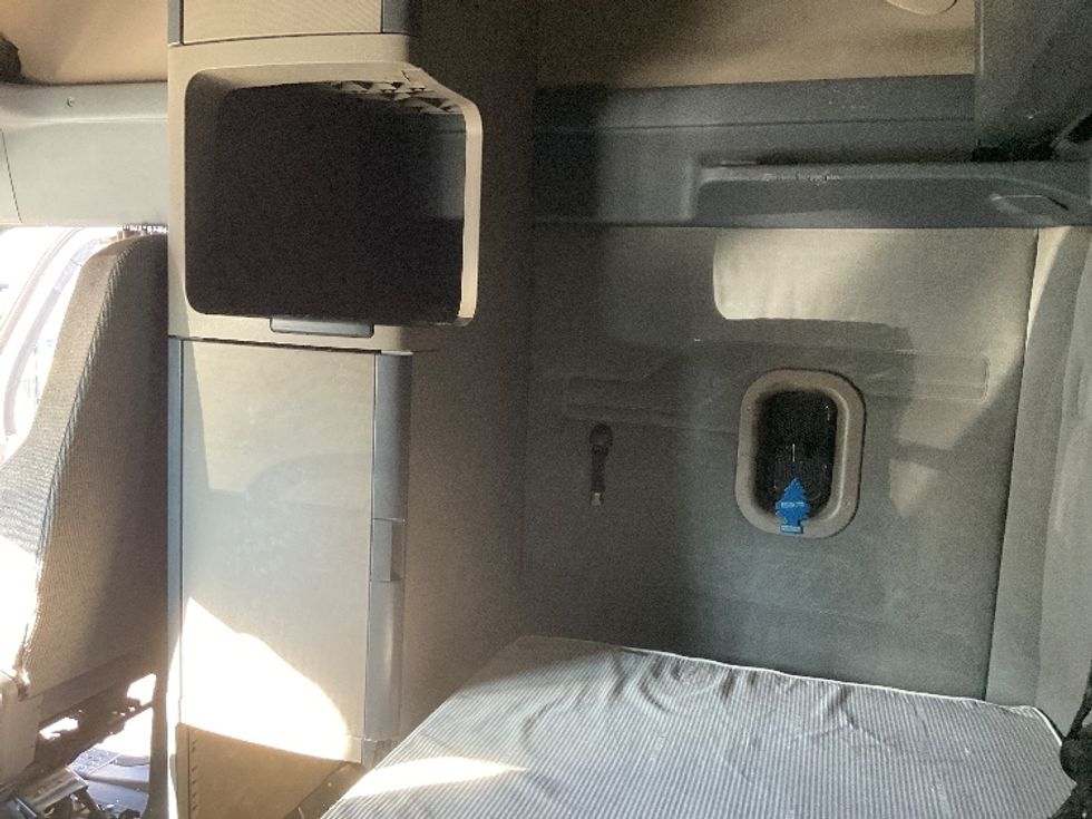 Sleeper Tractor-Heavy Duty Tractors-Freightliner-2019-Cascadia 12564ST-Fontana-CA-665,554\n\t\tmiles-$ 42,000 - Image 19