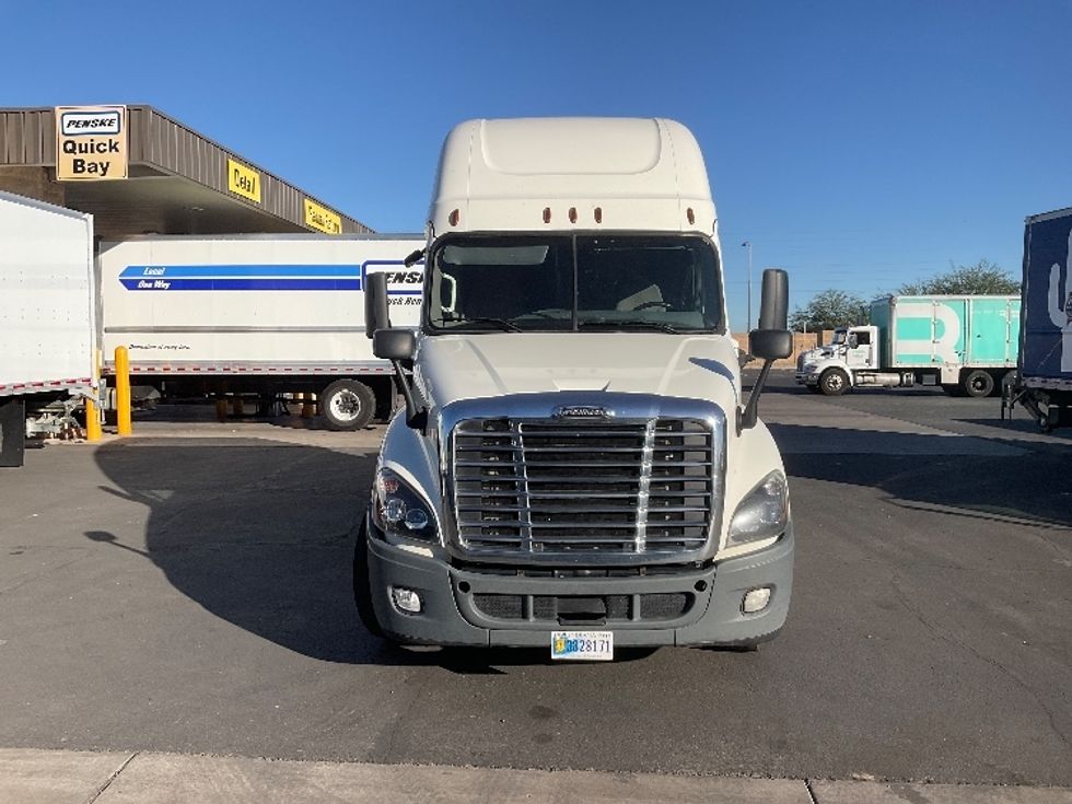 Sleeper Tractor-Heavy Duty Tractors-Freightliner-2019-Cascadia 12564ST-Fontana-CA-665,554\n\t\tmiles-$ 42,000 - Image 2
