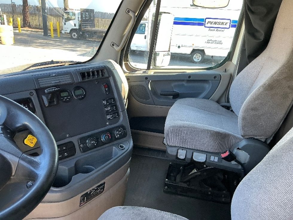 Sleeper Tractor-Heavy Duty Tractors-Freightliner-2019-Cascadia 12564ST-Fontana-CA-670,921\n\t\tmiles-$ 41,000 - Image 10