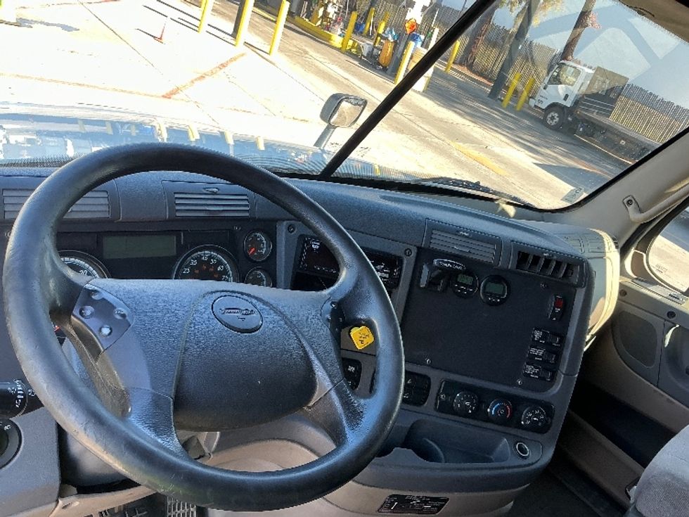 Sleeper Tractor-Heavy Duty Tractors-Freightliner-2019-Cascadia 12564ST-Fontana-CA-670,921\n\t\tmiles-$ 41,000 - Image 11