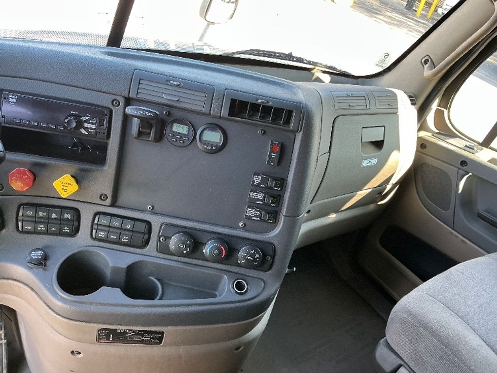 Sleeper Tractor-Heavy Duty Tractors-Freightliner-2019-Cascadia 12564ST-Fontana-CA-670,921\n\t\tmiles-$ 41,000 - Image 12