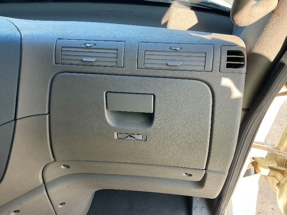 Sleeper Tractor-Heavy Duty Tractors-Freightliner-2019-Cascadia 12564ST-Fontana-CA-670,921\n\t\tmiles-$ 41,000 - Image 14