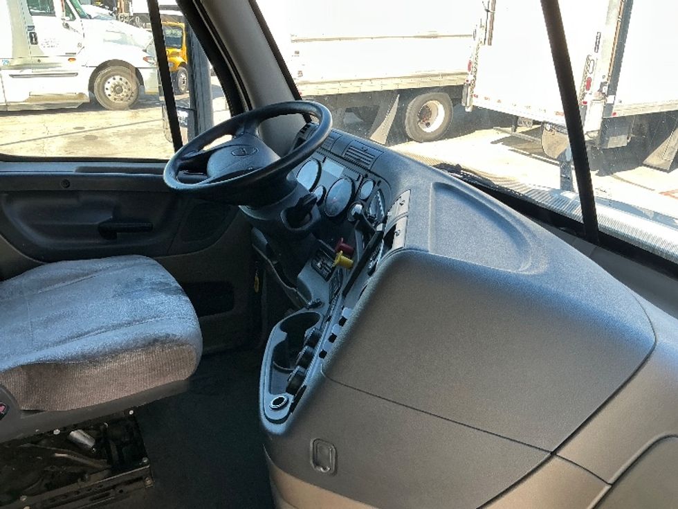 Sleeper Tractor-Heavy Duty Tractors-Freightliner-2019-Cascadia 12564ST-Fontana-CA-670,921\n\t\tmiles-$ 41,000 - Image 15