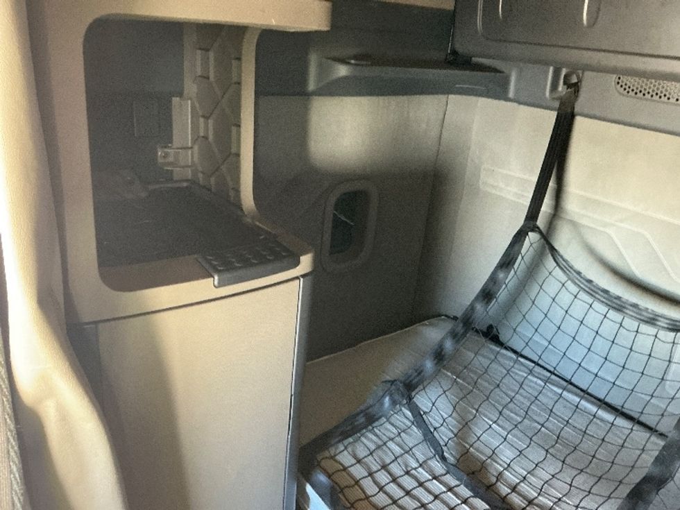 Sleeper Tractor-Heavy Duty Tractors-Freightliner-2019-Cascadia 12564ST-Fontana-CA-670,921\n\t\tmiles-$ 41,000 - Image 19