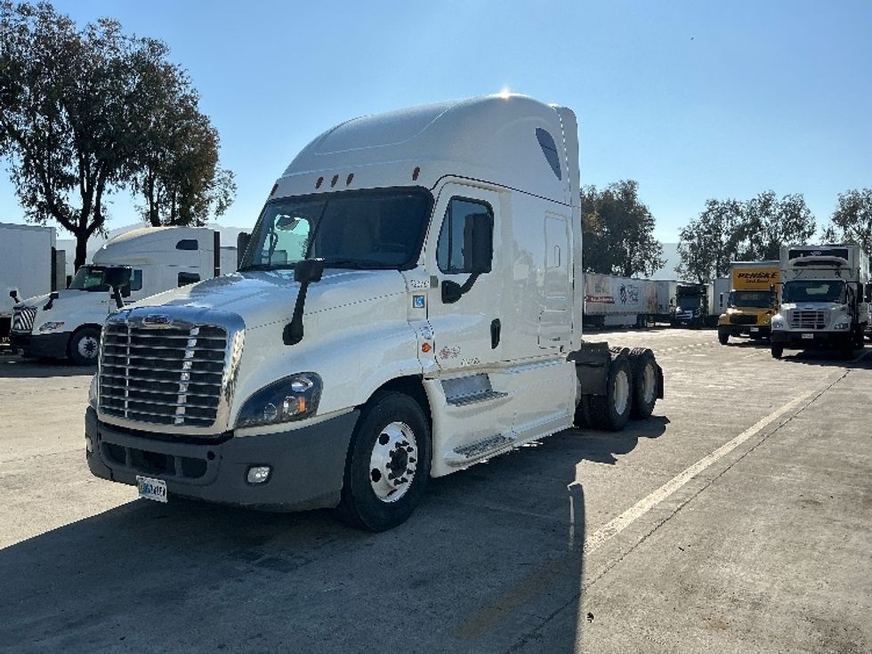 Sleeper Tractor-Heavy Duty Tractors-Freightliner-2019-Cascadia 12564ST-Fontana-CA-670,921\n\t\tmiles-$ 41,000 - Image 3