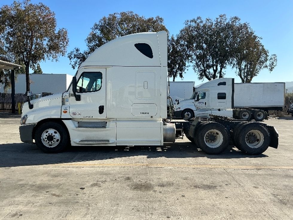 Sleeper Tractor-Heavy Duty Tractors-Freightliner-2019-Cascadia 12564ST-Fontana-CA-670,921\n\t\tmiles-$ 41,000 - Image 4
