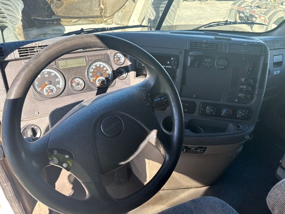 Sleeper Tractor-Heavy Duty Tractors-Freightliner-2019-Cascadia 12564ST-Fontana-CA-688,996\n\t\tmiles-$ 38,250 - Image 11