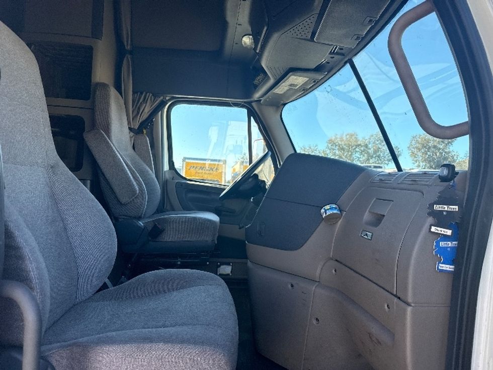 Sleeper Tractor-Heavy Duty Tractors-Freightliner-2019-Cascadia 12564ST-Fontana-CA-688,996\n\t\tmiles-$ 38,250 - Image 13