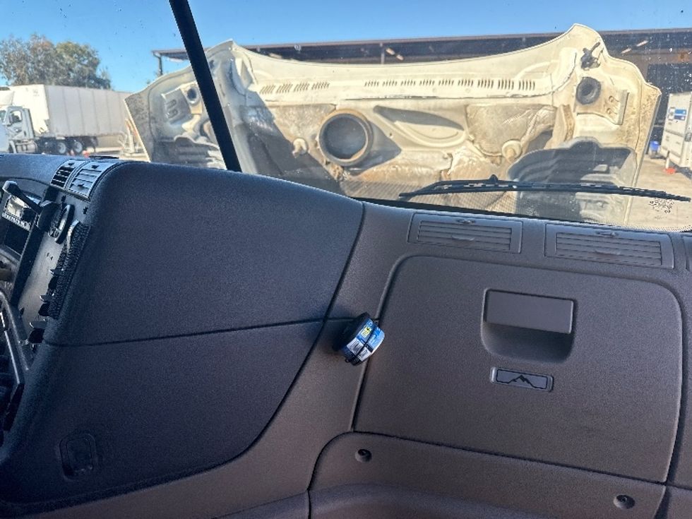 Sleeper Tractor-Heavy Duty Tractors-Freightliner-2019-Cascadia 12564ST-Fontana-CA-688,996\n\t\tmiles-$ 38,250 - Image 14