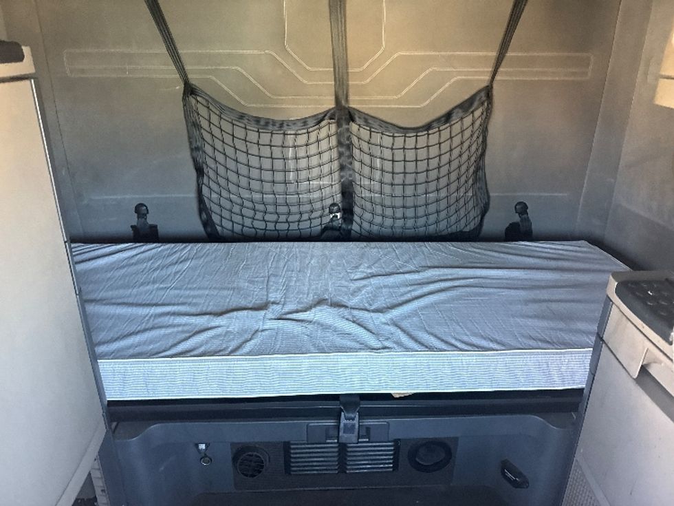 Sleeper Tractor-Heavy Duty Tractors-Freightliner-2019-Cascadia 12564ST-Fontana-CA-688,996\n\t\tmiles-$ 38,250 - Image 16