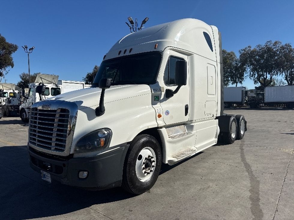 Sleeper Tractor-Heavy Duty Tractors-Freightliner-2019-Cascadia 12564ST-Fontana-CA-688,996\n\t\tmiles-$ 38,250 - Image 3