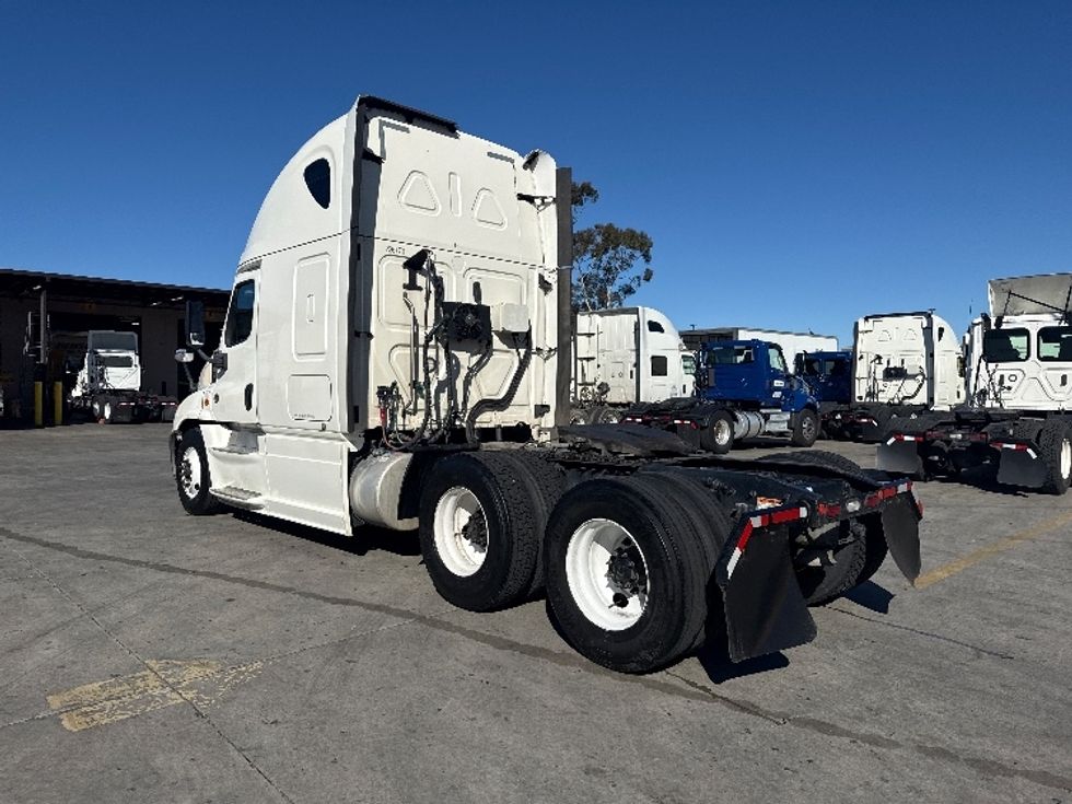 Sleeper Tractor-Heavy Duty Tractors-Freightliner-2019-Cascadia 12564ST-Fontana-CA-688,996\n\t\tmiles-$ 38,250 - Image 5