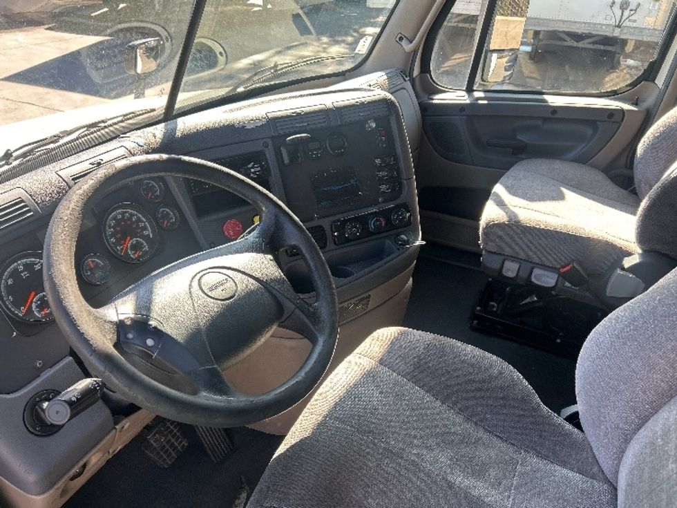 Sleeper Tractor-Heavy Duty Tractors-Freightliner-2019-Cascadia 12564ST-Fontana-CA-693,928\n\t\tmiles-$ 39,250 - Image 10