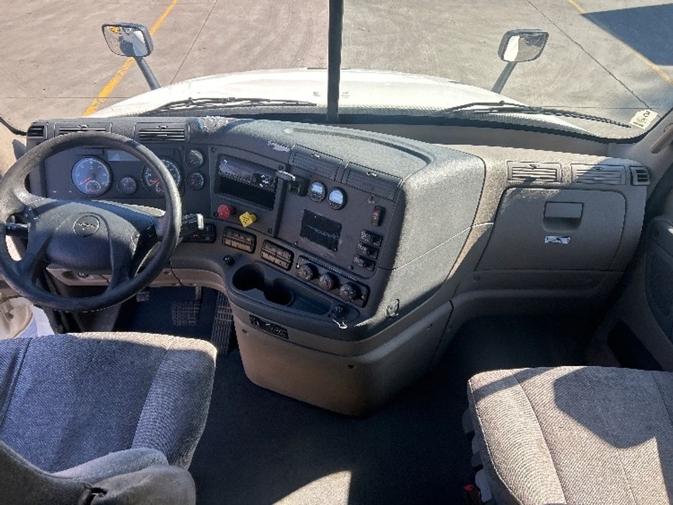 Sleeper Tractor-Heavy Duty Tractors-Freightliner-2019-Cascadia 12564ST-Fontana-CA-693,928\n\t\tmiles-$ 39,250 - Image 12