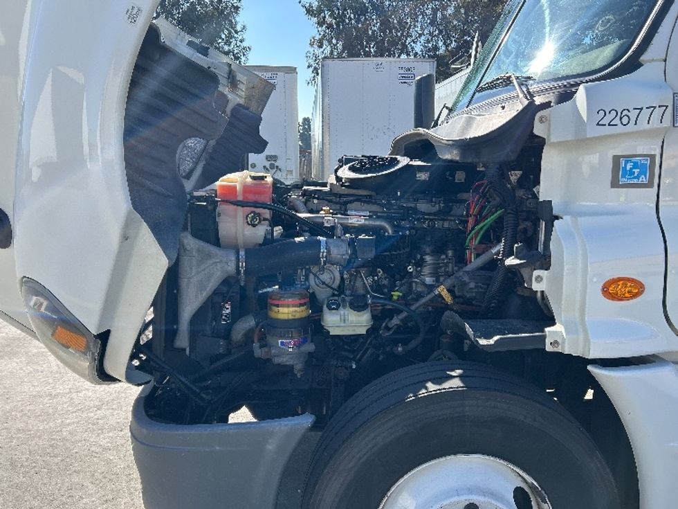 Sleeper Tractor-Heavy Duty Tractors-Freightliner-2019-Cascadia 12564ST-Fontana-CA-693,928\n\t\tmiles-$ 39,250 - Image 20