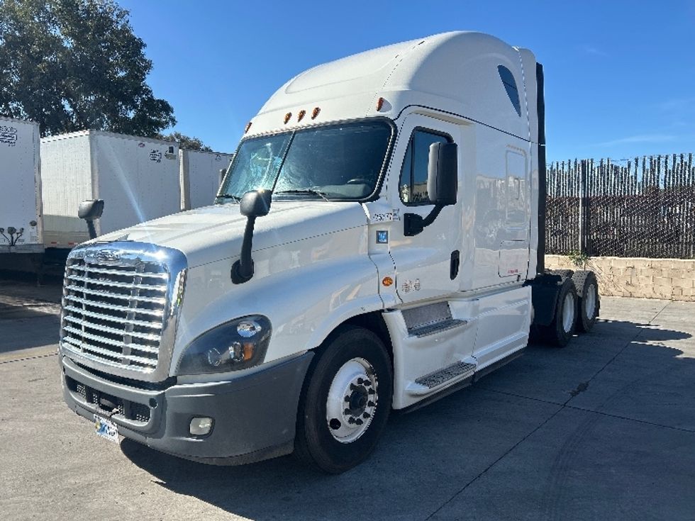 Sleeper Tractor-Heavy Duty Tractors-Freightliner-2019-Cascadia 12564ST-Fontana-CA-693,928\n\t\tmiles-$ 39,250 - Image 3