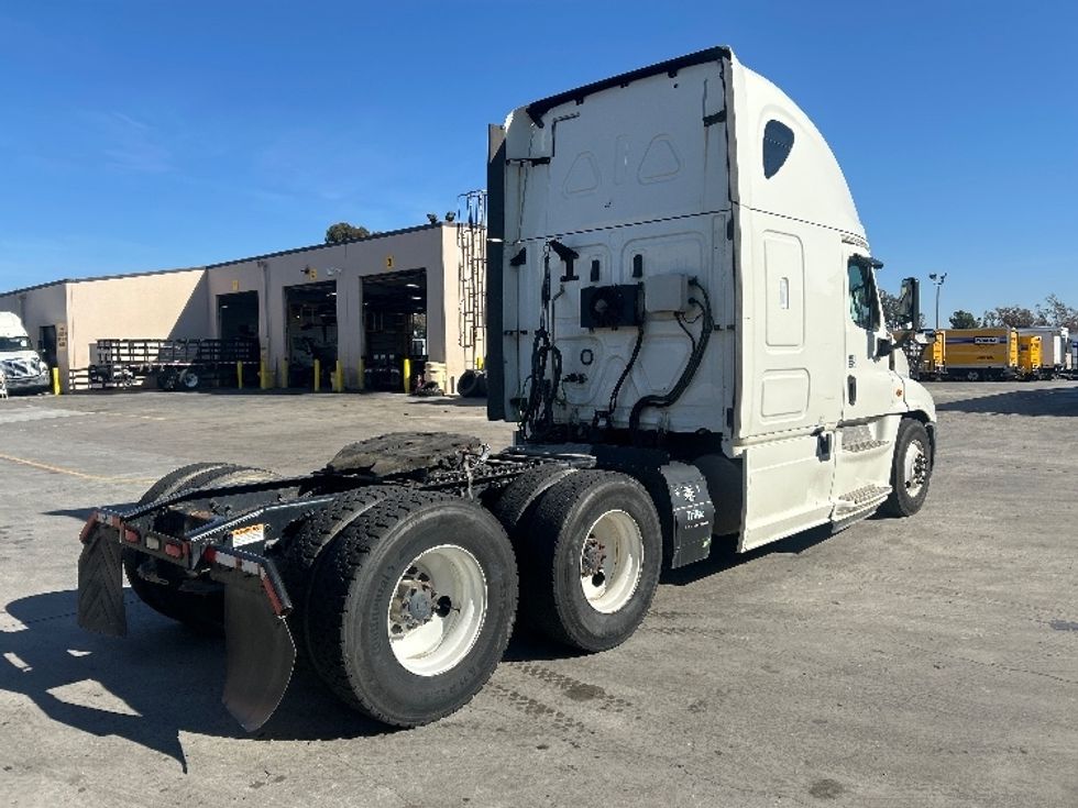 Sleeper Tractor-Heavy Duty Tractors-Freightliner-2019-Cascadia 12564ST-Fontana-CA-693,928\n\t\tmiles-$ 39,250 - Image 7