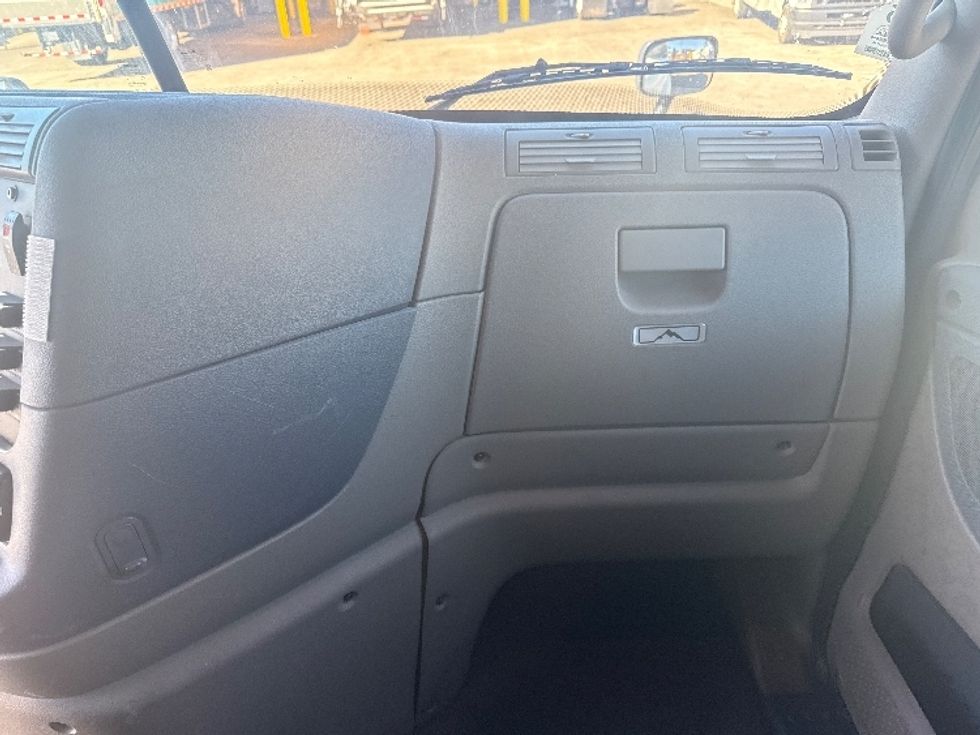 Sleeper Tractor-Heavy Duty Tractors-Freightliner-2019-Cascadia 12564ST-Fontana-CA-748,709\n\t\tmiles-$ 33,000 - Image 14