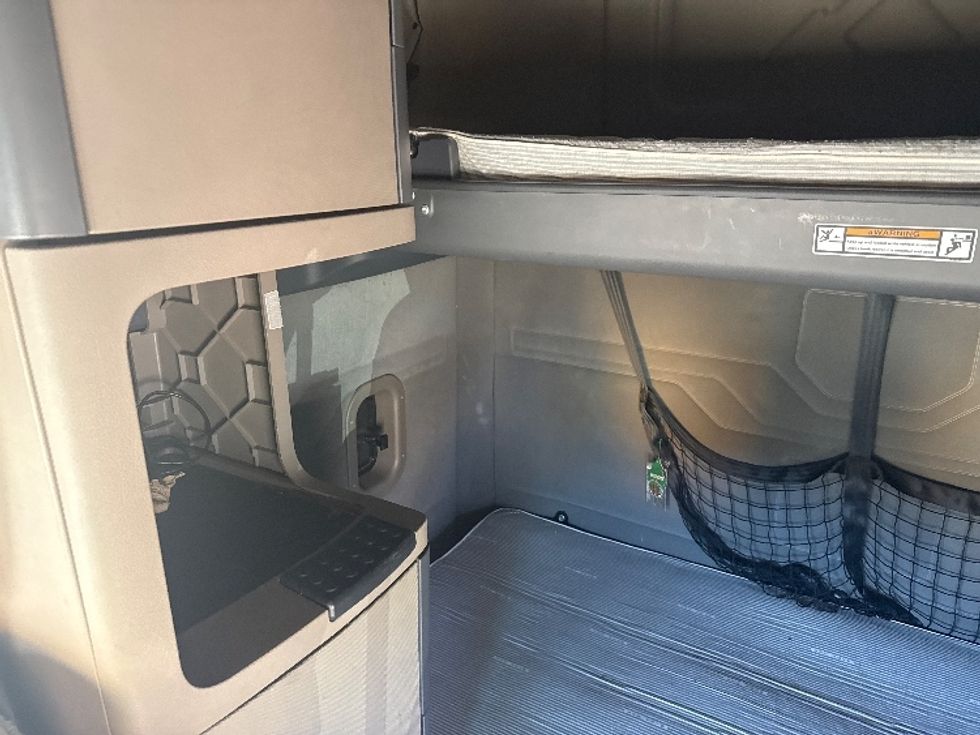 Sleeper Tractor-Heavy Duty Tractors-Freightliner-2019-Cascadia 12564ST-Fontana-CA-748,709\n\t\tmiles-$ 33,000 - Image 19