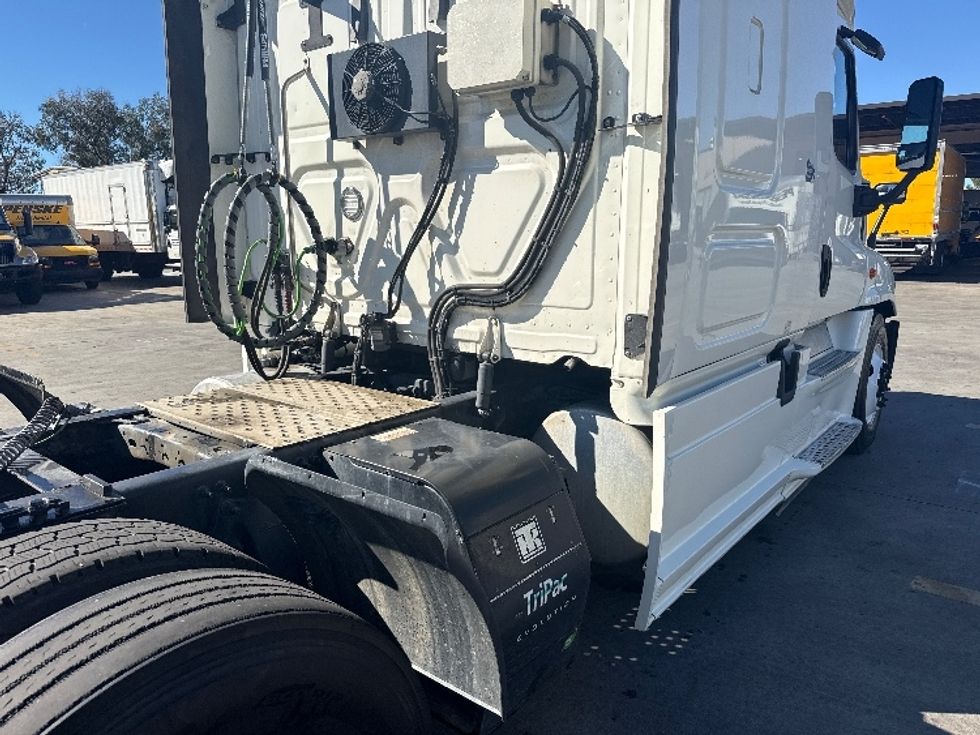 Sleeper Tractor-Heavy Duty Tractors-Freightliner-2019-Cascadia 12564ST-Fontana-CA-748,709\n\t\tmiles-$ 33,000 - Image 22