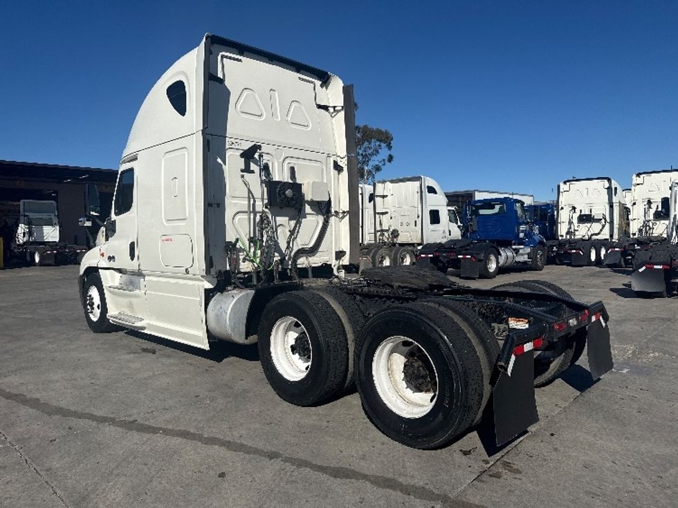 Sleeper Tractor-Heavy Duty Tractors-Freightliner-2019-Cascadia 12564ST-Fontana-CA-748,709\n\t\tmiles-$ 33,000 - Image 5
