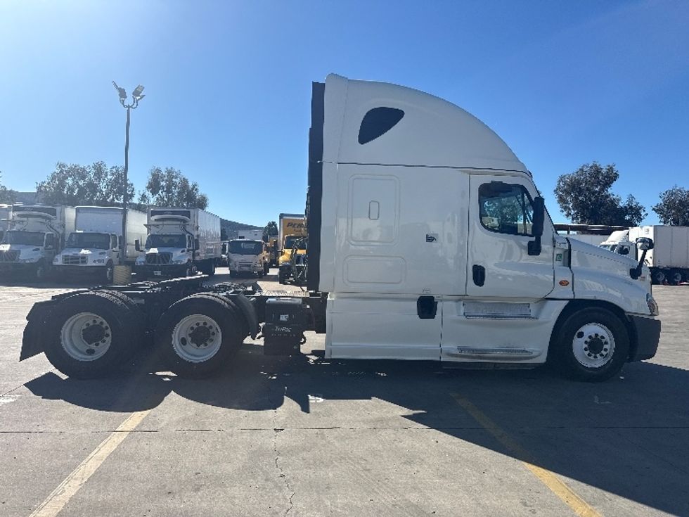 Sleeper Tractor-Heavy Duty Tractors-Freightliner-2019-Cascadia 12564ST-Fontana-CA-748,709\n\t\tmiles-$ 33,000 - Image 8