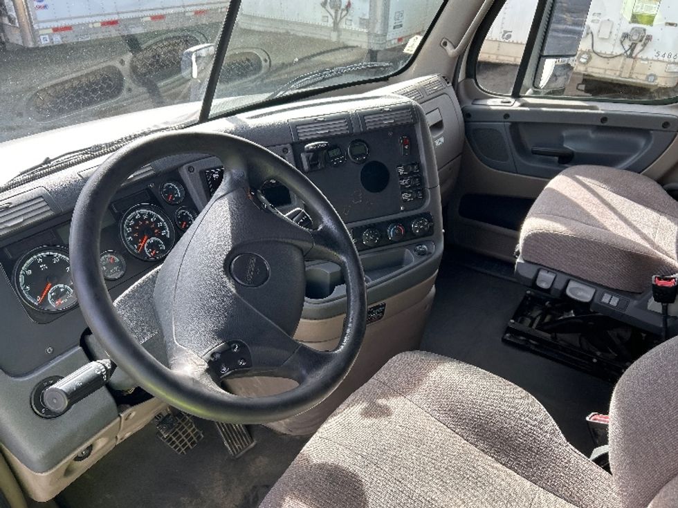 Sleeper Tractor-Heavy Duty Tractors-Freightliner-2019-Cascadia 12564ST-Fontana-CA-768,084\n\t\tmiles-$ 31,750 - Image 10