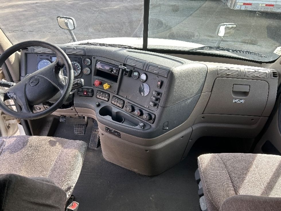 Sleeper Tractor-Heavy Duty Tractors-Freightliner-2019-Cascadia 12564ST-Fontana-CA-768,084\n\t\tmiles-$ 31,750 - Image 12