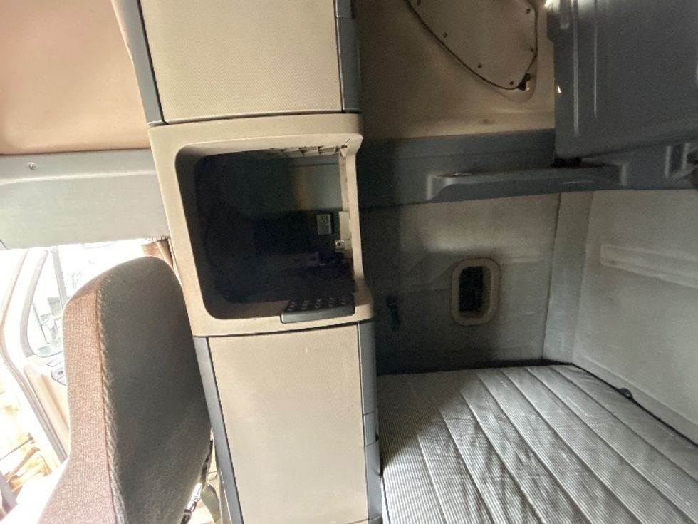 Sleeper Tractor-Heavy Duty Tractors-Freightliner-2019-Cascadia 12564ST-Fontana-CA-768,084\n\t\tmiles-$ 31,750 - Image 18