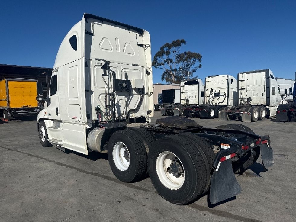 Sleeper Tractor-Heavy Duty Tractors-Freightliner-2019-Cascadia 12564ST-Fontana-CA-768,084\n\t\tmiles-$ 31,750 - Image 5